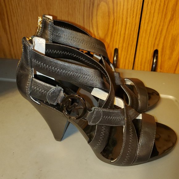 Michael Kors Shoes - 🎉Host Pick🎉  EUC Black MIchael Kors Dress heels